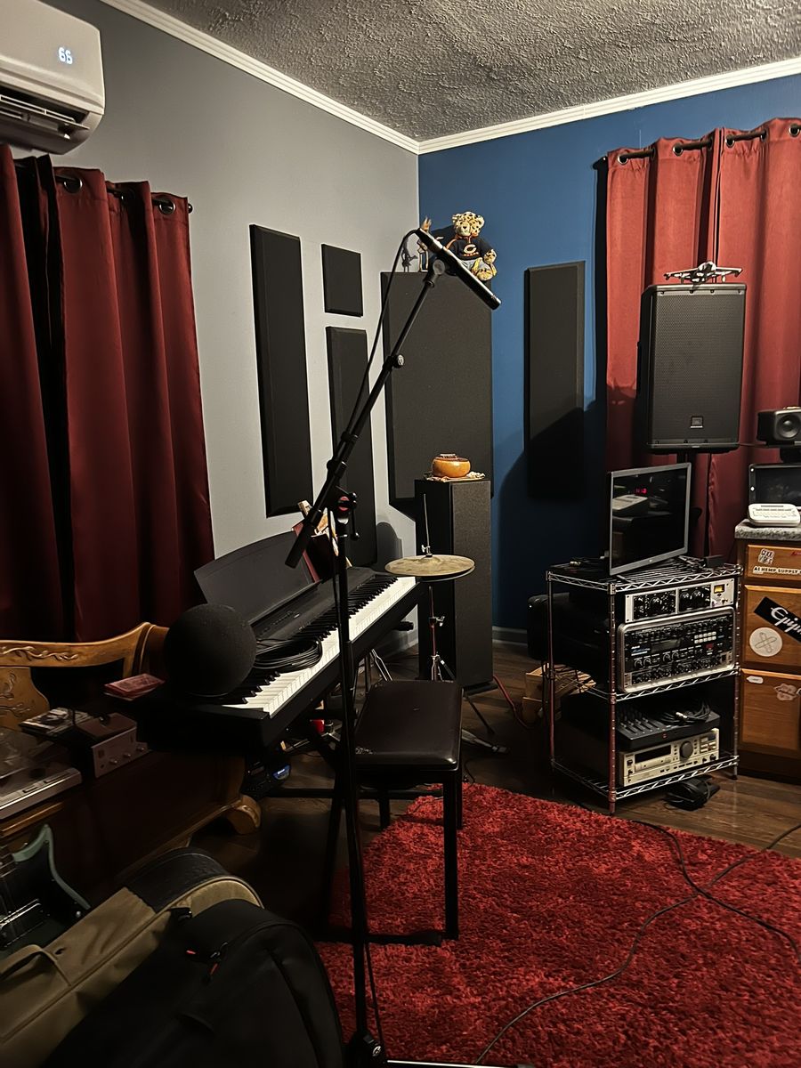 Chris’s teaching and recording room with keyboard and microphone